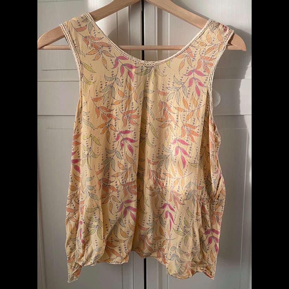 Floral Top - Picture 6 of 6